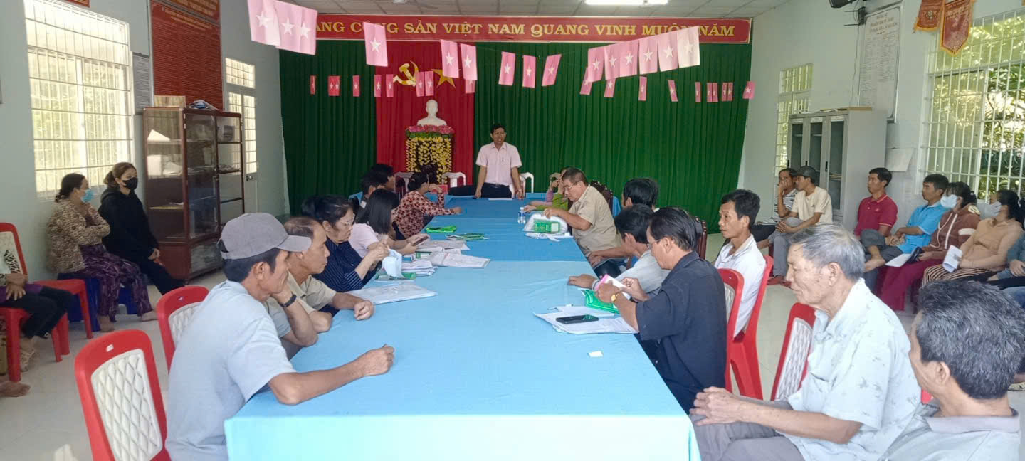 Hùng Hòa: Hội Nông dân xã tổ chức đối chiếu vốn vay của các tổ vay vốn trực thuộc Hội Nông dân